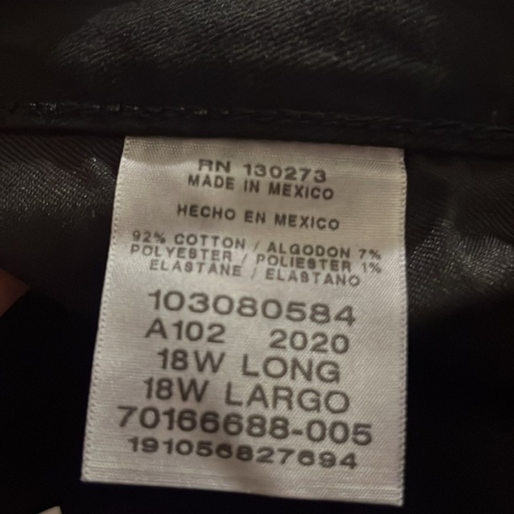 NWT Lee Women's Plus Size Relaxed Fit Straight Leg Jean 18W Long - Picture 9 of 9